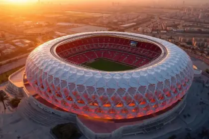 Découvrez les enjeux politiques majeurs du Maroc 2030 pour la Coupe du Monde. Analyse exclusive sur le soft power, l'économie et la diplomatie du Royaume.