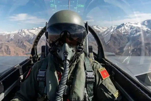 Pilotes de chasse marocains : Formation et excellence à l'école de Marrakech