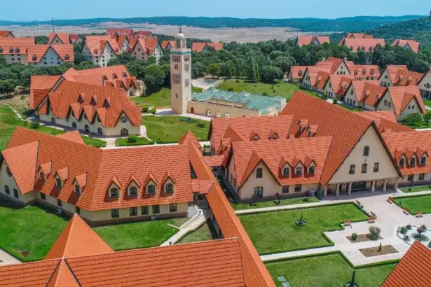 Pourquoi la ville d'Ifrane est surnommée la "Petite Suisse"