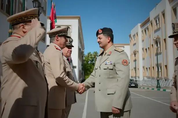 La visite de Khaled Haftar au Maroc fait trembler Alger