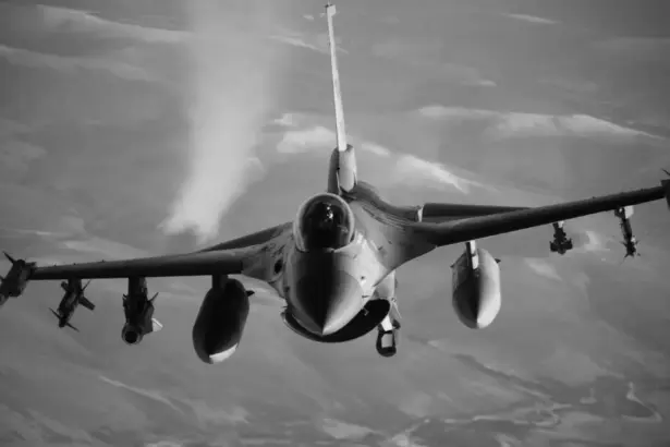 Le F-16 américain bientôt équipé d’un missile hypersonique