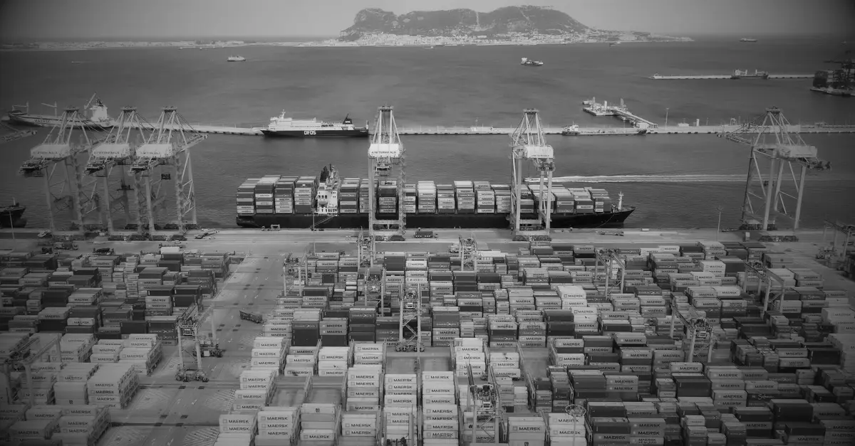 Vue aérienne du port à conteneurs d'Algésiras, en Espagne